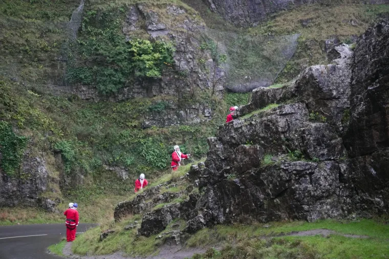 Možete li vjerovati da ima 82 godine? Spustila se niz kanjon u najprikladnijem izdanju