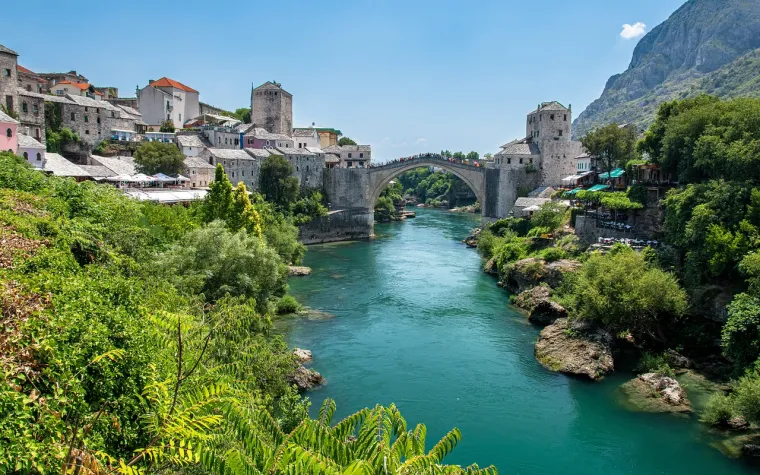 4. Mostar, Bosna i Hercegovina: Zemlja i dalje zadržava tajanstvenost koja privlači putnike koji prelaze granicu iz Hrvatske. 