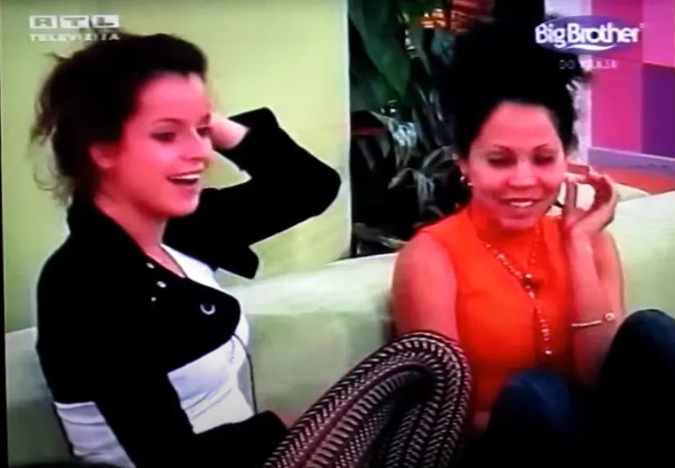 Zaslužna je za jedan od najzapamćenijih trenutaka u &quot;Big Brotheru&quot;. Sigurno se svi sjećaju njezinog incidenta pada s kuhinjskog pulta io popularne rečenice &quot;Gledajte ovaj ples!&quot;. 