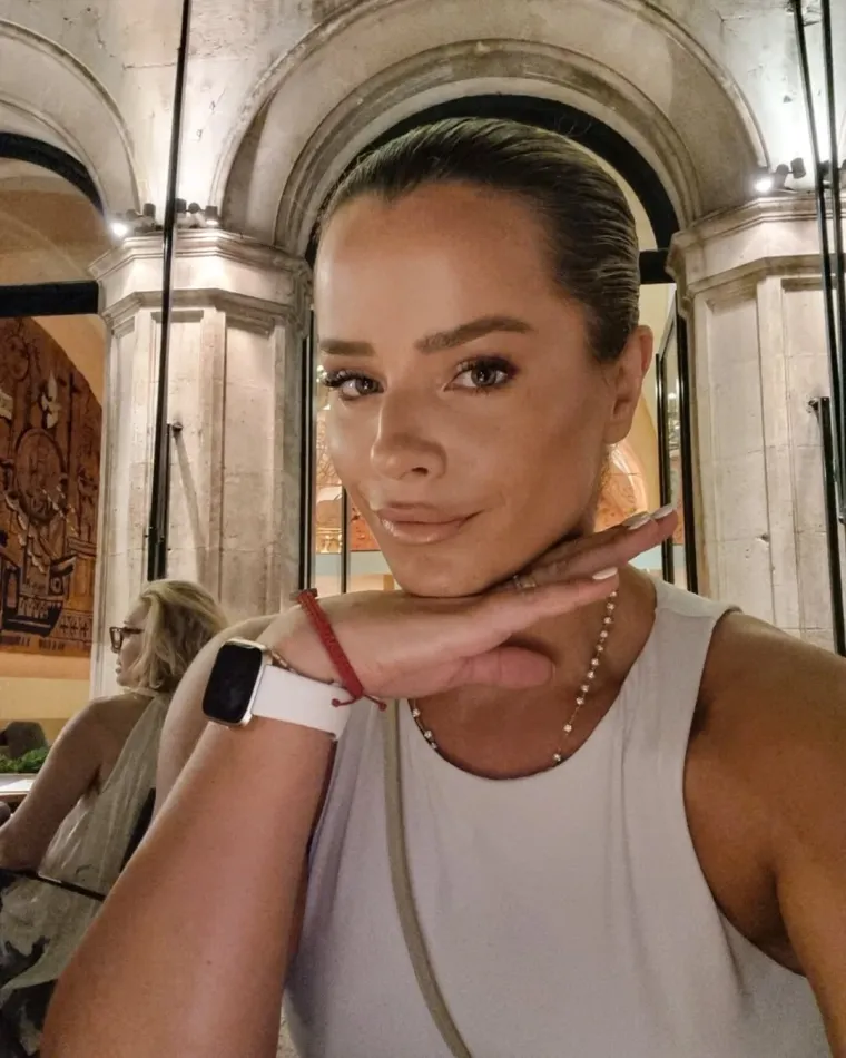 &quot;Kad sam se prijavila u prvi reality Big Brother imala sam 19 godina i s totalnim nerazmišljanjem, išla sam iz dosade da se zabavim. Nisam razmišljala da će me snimati kamere i da će me ljudi kasnije prepoznavati. Je li pametno prijaviti se? Što se mene tiče danas s mojom 31 godinom definitivno se ne bih prijavila, a jesam li pobornik; nisam pobornik reality showova. Da je meni bilo lijepo kao curi koja je imala veliki propuh u glavi bilo mi je lijepo&quot;, objasnila je u jednom od svojih videozapisa na društvenim mrežama. 