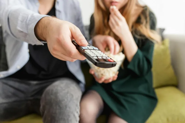 9. Nemojte propustiti život: Većina ljudi ima odgovornosti u životu, ali neke dnevne rutine su dosadne. Zapravo možete izgubiti cijeli život radeći posao koji mrzite ili sjedeći po cijele večeri ispred televizora.