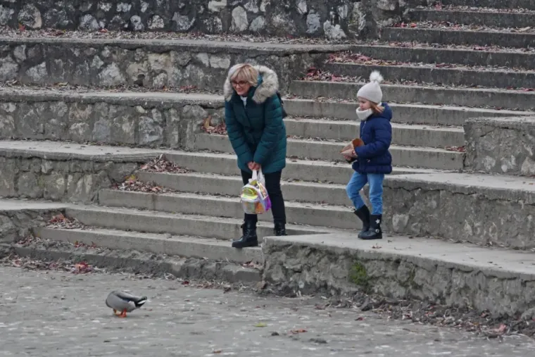 Šetnja uz Muru nekima je kao boravak u frižideru, a drugi su sretni jer su upoznali djedicu - na biciklu!