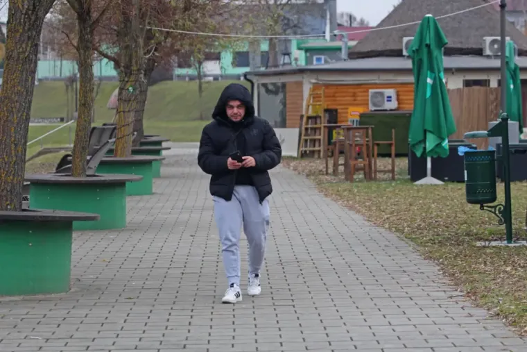 Šetnja uz Muru nekima je kao boravak u frižideru, a drugi su sretni jer su upoznali djedicu - na biciklu!