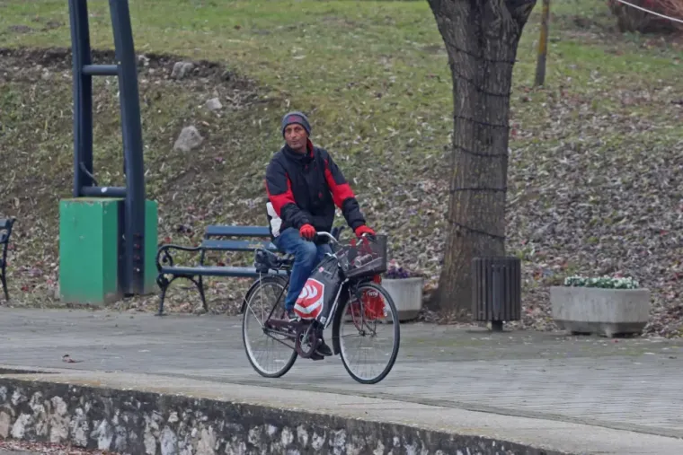 Šetnja uz Muru nekima je kao boravak u frižideru, a drugi su sretni jer su upoznali djedicu - na biciklu!