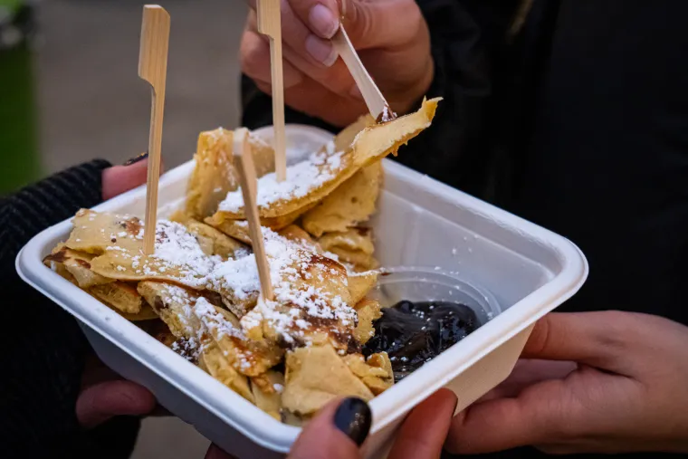 Kaiserschmarrn su bile klasično ukusne, a tijesto zaista mekano i sočno. Umak je od pekmeza, ali postoji i verzija s čokoladom.