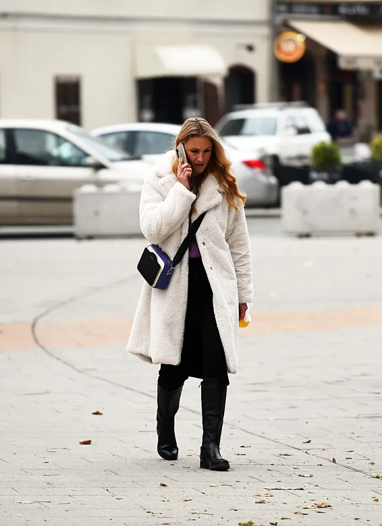 Ljetne haljinice sakrivene kaputom i mu&scaron;karac u &scaron;e&scaron;iru. Talijanska moda za njih je nula