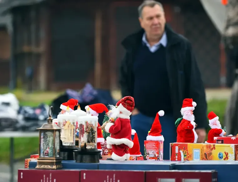 Ljetne haljinice sakrivene kaputom i mu&scaron;karac u &scaron;e&scaron;iru. Talijanska moda za njih je nula
