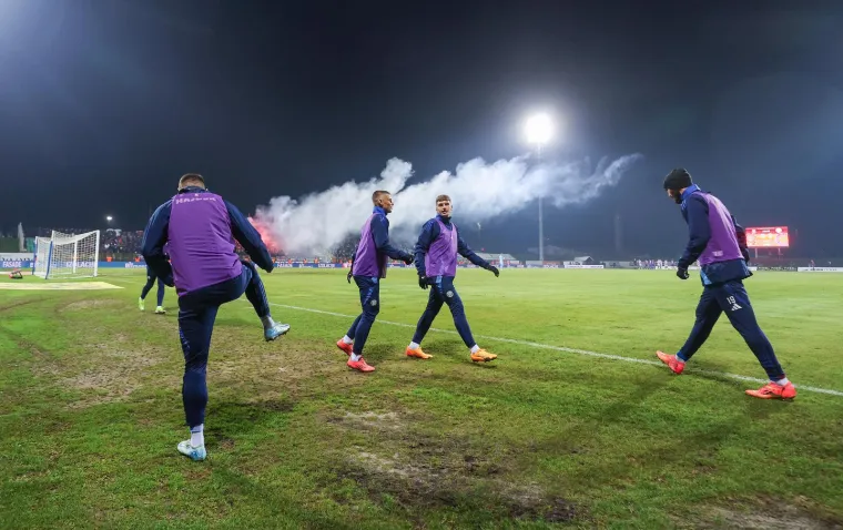 Hajdučke baklje dobro su zadimile terene u Gorici. 