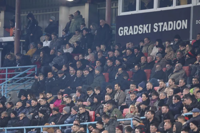 U svečanoj se loži u ledenome Radniku sjedi vrh splitskog kluba među njima i predsjednik Bilić