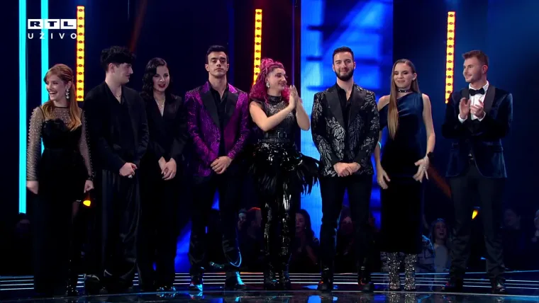 Polufinale je započelo zajedničkom izvedbom pjesme &apos;&apos;We Found Love&apos;&apos; Rihanne i Calvina Harrisa što je razveselilo publiku koja je glasno navijala za svoje favorite. 