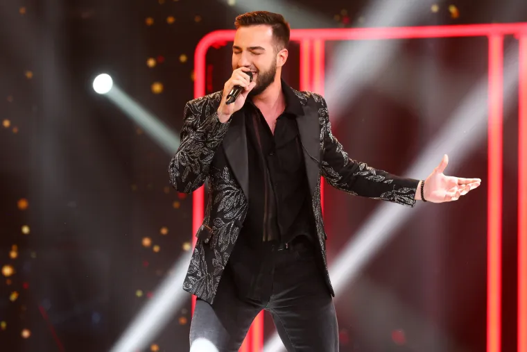 &apos;&apos;Voljela bih da budeš jedan &apos;Superstar&apos; Nikola Batinović, što ne znači da to nisu zaslužili svi kandidati, no ti si stvarno poseban, boja glasa koja može pjevati bilo koji žanr. Pokazao si večeras gdje se dijeli amater od profesionalca. Dao si najbolje od sebe&quot;, zaključila je Severina.