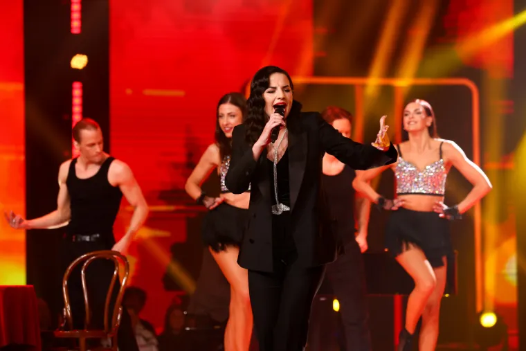 Karla je otpjevala pjesmu &apos;&apos;Something’s Got a Hold on Me&apos;&apos; od legendarne Ette James.
