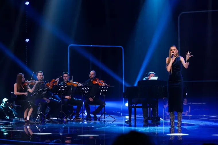 Monika je izvela Gibonnijev hit &apos;&apos;Nisi više moja bol&apos;&apos; i izazvala buru emocija kod publike i žirija. 