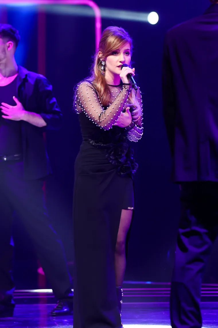 Žiri je bio odu&scaron;evljen njezinom emocijom i zrelo&scaron;ću, a Tonči je istaknuo da su godine samo broj kada je talent tako očigledan. "Ti si djevojka od 15 godina koja ima jedan zreo, odlučan stav. Kad pored svega raste&scaron;, postaje&scaron; jedan od favorita za pobjedu", dao je svoju ocjenu za kraj Tonči.