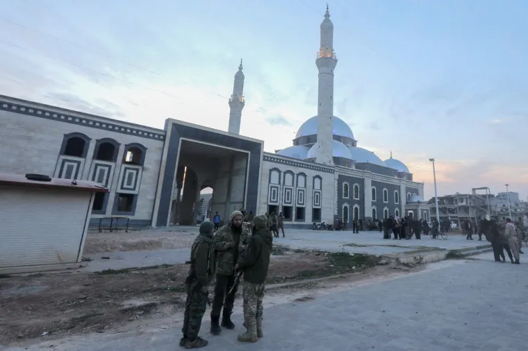 Nestvarne scene u Siriji! Pobunjenici zauzeli grad, ulicama lete meci