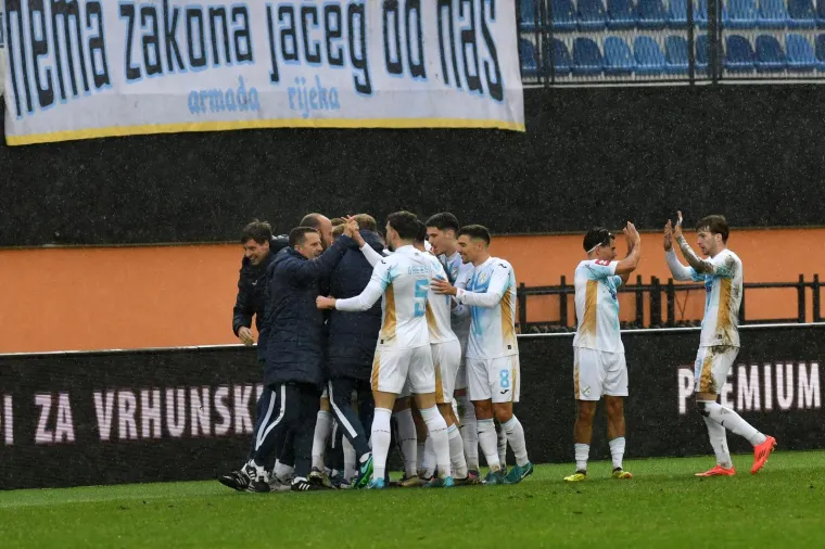 Armada 'isprovocirala' Funcute bakljadom: Šibenčani vratili kanonadu, igrači čistili teren