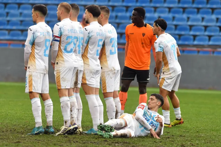 Armada 'isprovocirala' Funcute bakljadom: &Scaron;ibenčani vratili kanonadu, igrači čistili teren