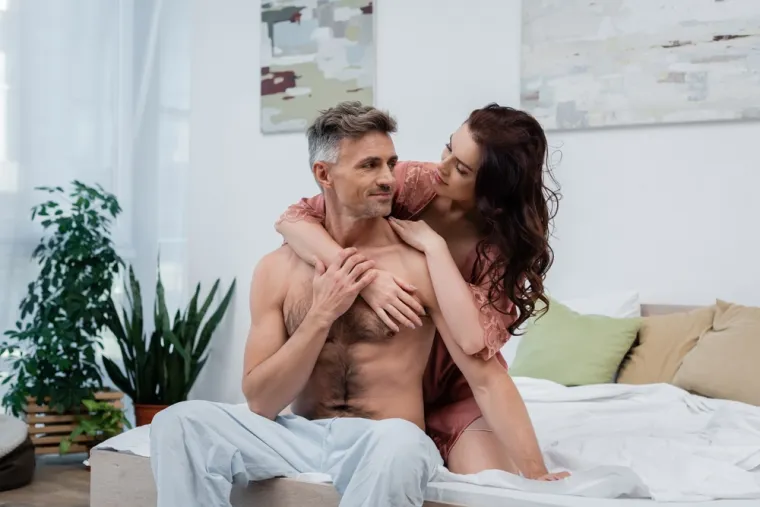 Međutim, ako se problem ne adresira, napetosti mogu nastati i dovesti do perioda bez seksa. Često partner s višim libidom osjeća odbacivanje kada su njihovi pokušaji odbijeni i na kraju prestaje inicirati. Partner s nižim libidom može se osjećati opterećen svim zahtjevima ili se osjećati nedostatno jer misli da ne može zadovoljiti potrebe svog partnera.