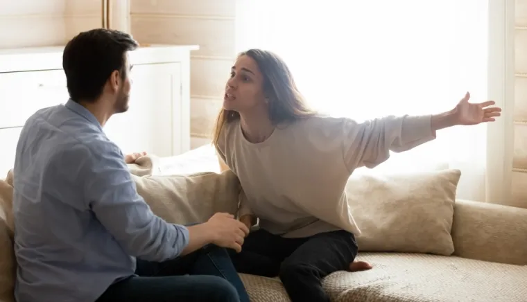 5. Prošli ste kroz težak period u vezi: Kada se vi i vaš partner stalno svađate, oporavljate od nevjere ili se jednostavno osjećate udaljeni jedno od drugoga, ti problemi se mogu nastaviti u spavaćoj sobi.