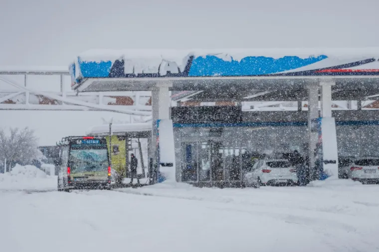 Gusti snijeg u Lici stvorio pravu zimsku idilu