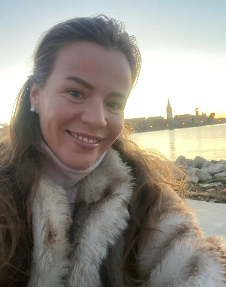 Matea i Josip ubrzo su se razveli, a tada je o krahu braka javno progovorila. &quot;Tražio je građanski razvod. Ostavio me je na cjedilu kada mi je bilo najgore. Razveli smo se kada je bilo suđenje o mom pokojnom prijatelju. Onda sam podnijela zahtjev za crkveni razvod jer naš brak više nije imao smisla. Kada smo se vjenčali, bili smo mladi i ludi. I hvala Bogu, dobila sam crkveni razvod&quot;, rekla je Matea za 24sata