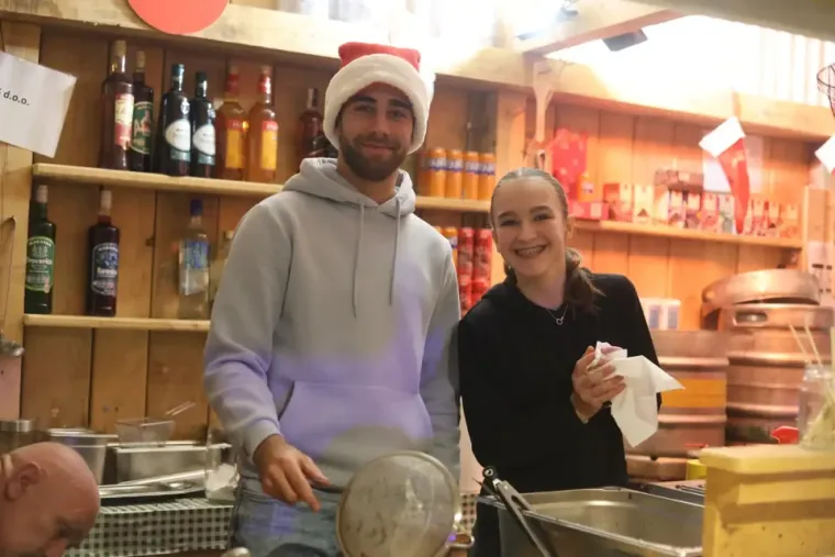 Pogledajte kako se Ogulinci zabavljaju: Lijepe djevojke opustile se uz vino, plesale uz Giulianove hitove