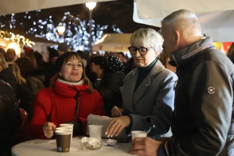 Pogledajte kako se Ogulinci zabavljaju: Lijepe djevojke opustile se uz vino, plesale uz Giulianove hitove