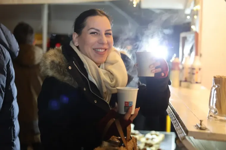 Pogledajte kako se Ogulinci zabavljaju: Lijepe djevojke opustile se uz vino, plesale uz Giulianove hitove