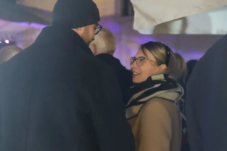 Pogledajte kako se Ogulinci zabavljaju: Lijepe djevojke opustile se uz vino, plesale uz Giulianove hitove