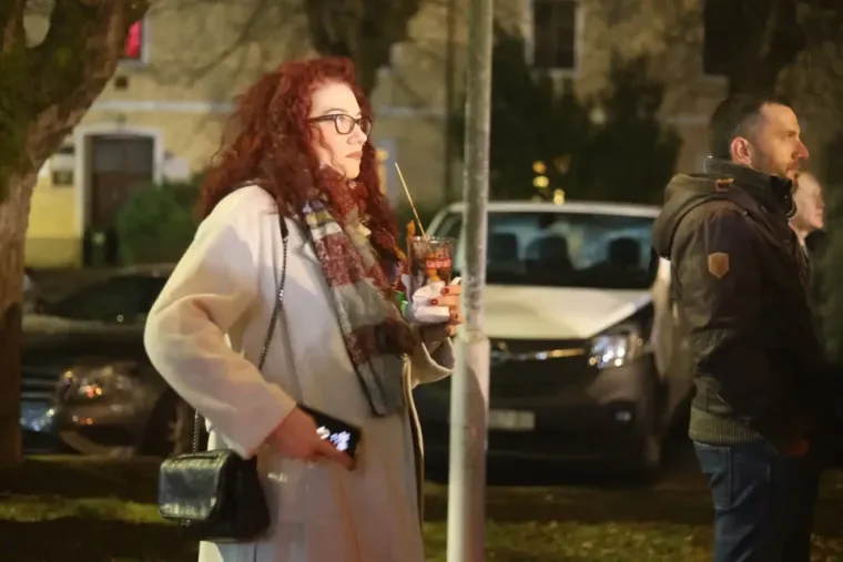 Pogledajte kako se Ogulinci zabavljaju: Lijepe djevojke opustile se uz vino, plesale uz Giulianove hitove