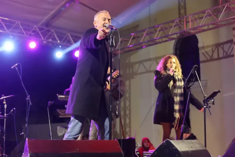 Pogledajte kako se Ogulinci zabavljaju: Lijepe djevojke opustile se uz vino, plesale uz Giulianove hitove