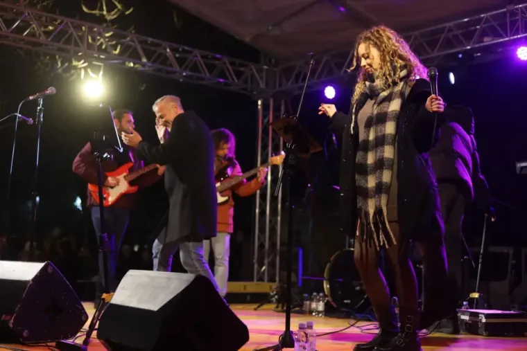 Pogledajte kako se Ogulinci zabavljaju: Lijepe djevojke opustile se uz vino, plesale uz Giulianove hitove