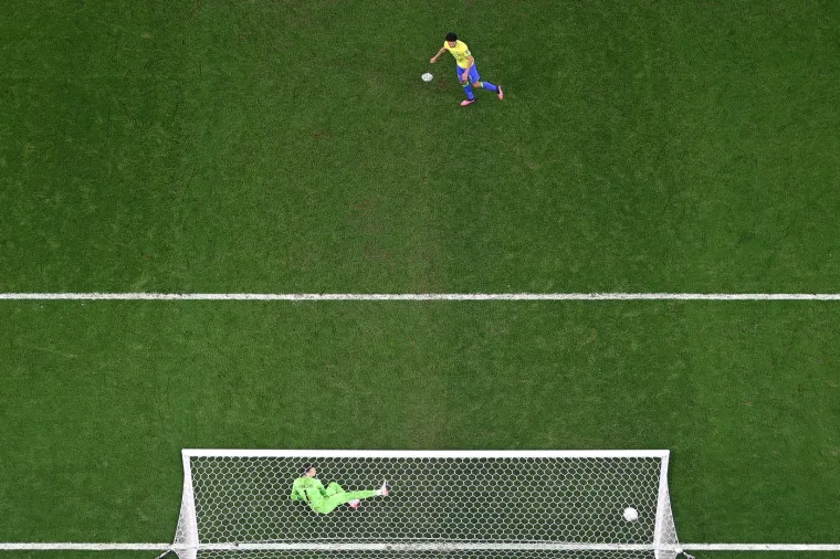 Marquinhos pogađa stativu
