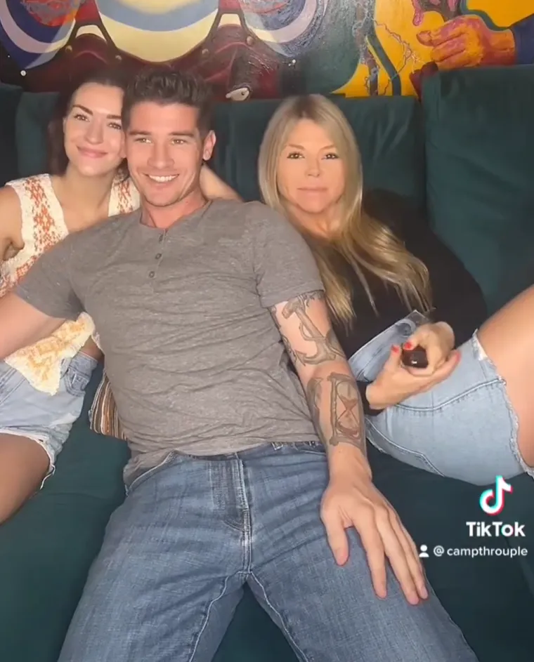 U vezi ih je troje... Doslovno! Kad su si dojadili kao par, prona&scaron;li su si plavu&scaron;u. Ovako izgleda veza kalifornijskih influencera