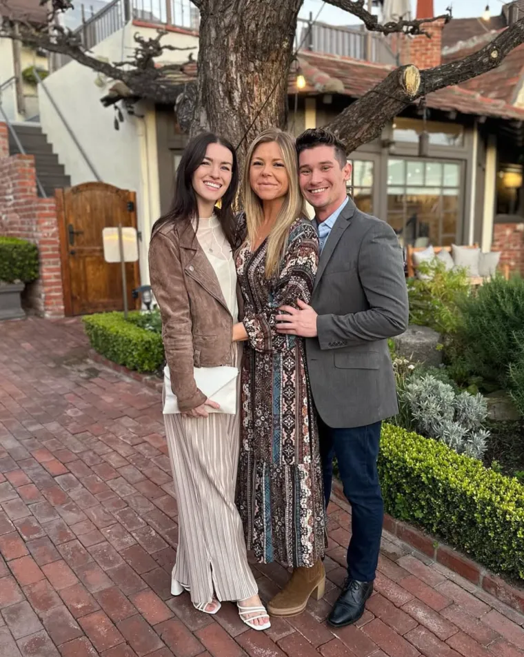 U vezi ih je troje... Doslovno! Kad su si dojadili kao par, prona&scaron;li su si plavu&scaron;u. Ovako izgleda veza kalifornijskih influencera