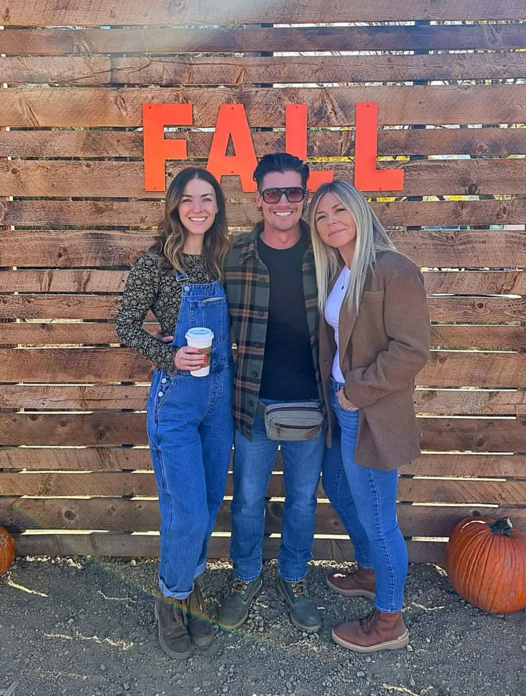 U vezi ih je troje... Doslovno! Kad su si dojadili kao par, prona&scaron;li su si plavu&scaron;u. Ovako izgleda veza kalifornijskih influencera