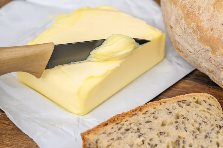 8. Margarin: Ovo je, zbog načina proizvodnje, nutritivno iznimno siroma&scaron;na namirnica. Osim toga sadrži puno trans-masti, a njihova je konzumacija povezana s povećanim rizikom od kardiovaskularnih bolesti, upalnih procesa, inzulinske rezistencije, neplodnosti i dijabetesa.