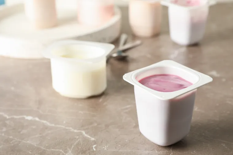 10. Voćni jogurti: Poznato je da &scaron;ećer ubrzava proces starenja. Možda to ne biste očekivali, ali voćni jogurti sadrže dosta dodanog &scaron;ećera.