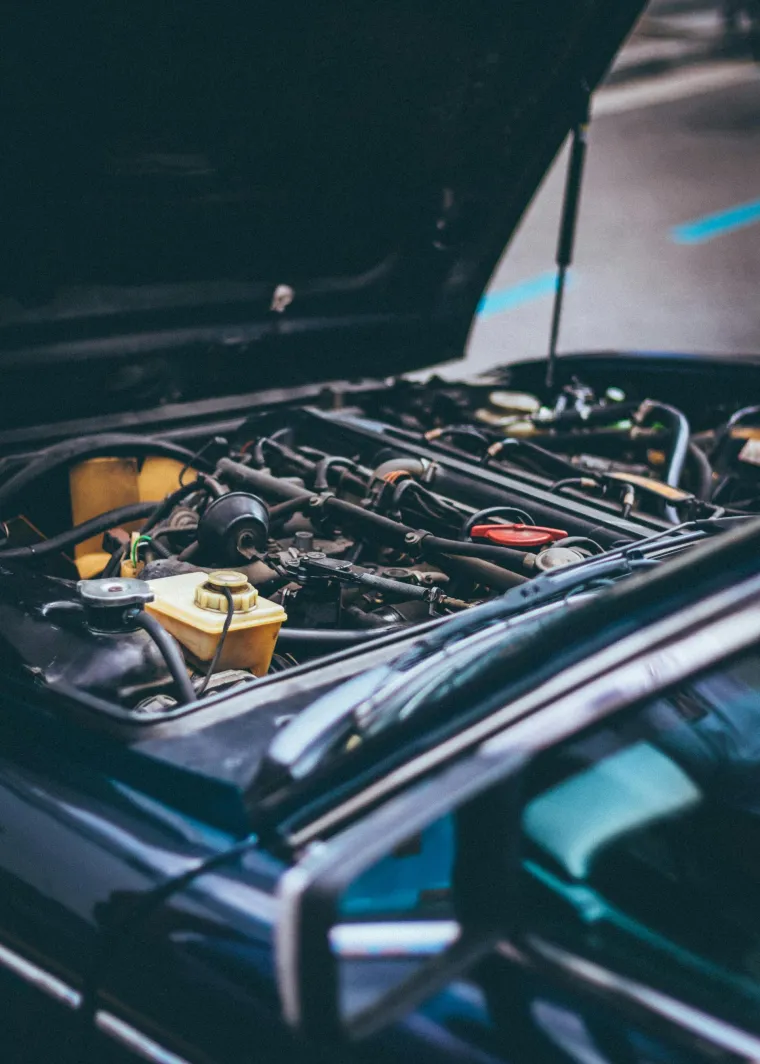 8. Servisirajte motor: Vozila s elektroničkim paljenjem i sustavima s ubrizgavanjem goriva itekako imaju koristi od redovitih servisa. Osim ostalih prednosti, pravilno podešen motor troši manje goriva.