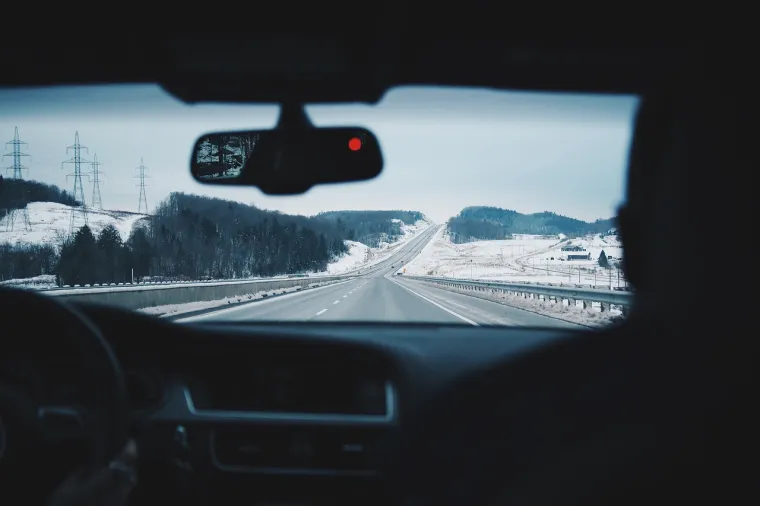 16. Dajte prednost vožnji autocestom: Vožnja autocestom daleko je učinkovitija u odnosu na vožnju kroz naseljena područja. 