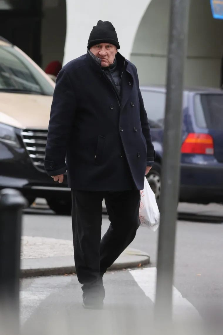 Inače, francuski glumac Gérard Depardieu sve češće boravi u Pragu gdje je nedavno snimljen, vjerojatno i zbog veze s Magdom Vavrusovom, češkom glumicom i producenticom. Njihova veza traje od 2017. godine.