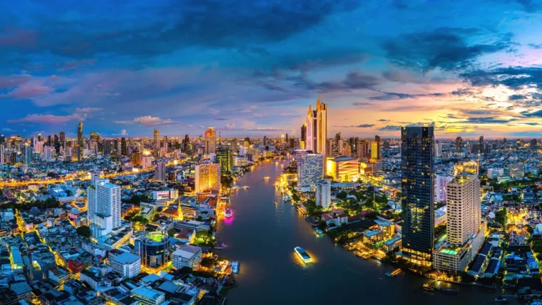 Azija je zabilježila najveći porast broja međunarodnih turista. Prema podacima Euromonitor Internationala, Bangkok, poznat kao &quot;Grad anđela&quot;, prepoznat je kao najatraktivniji grad. U 2024. godini, Bangkok je privukao 32,4 milijuna međunarodnih putnika. Na listi su posebno izdvojili ovih 20 gradova.