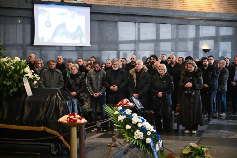 Velika tuga na Mirogoju: Obitelj i prijatelji oprostili su se od legendarnog Siniše Šveca