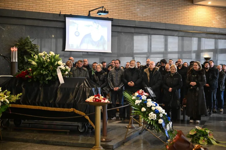 Velika tuga na Mirogoju: Obitelj i prijatelji oprostili su se od legendarnog Siniše Šveca