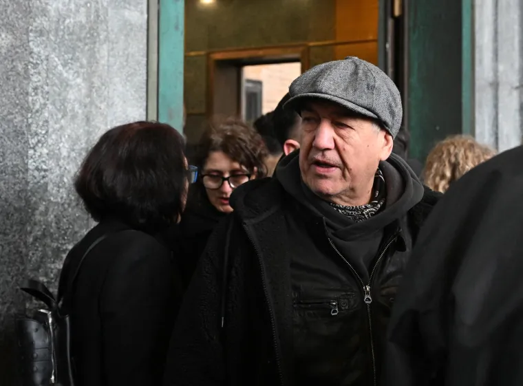 Velika tuga na Mirogoju: Obitelj i prijatelji oprostili su se od legendarnog Siniše Šveca