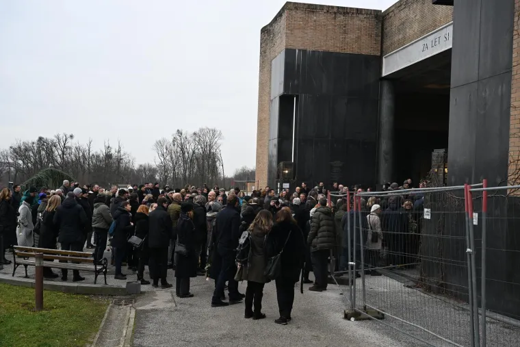 Velika tuga na Mirogoju: Obitelj i prijatelji oprostili su se od legendarnog Sini&scaron;e &Scaron;veca