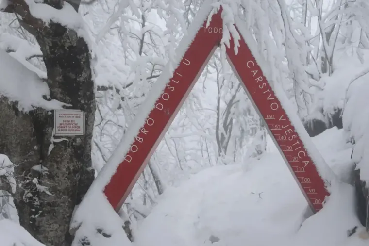 Poznato je da se na Klek 1838. popeo saski kralj i pasionani botaničar Friedrich August II., pri čemu mu je dru&scaron;tvo pravio pukovnik Josip Jelačić, kasnije hrvatski ban. Nekoliko desetljeća kasnije, ushićen usponom na Klek 1874. godine sveučili&scaron;ni profesor iz Graza dr. Johanes Frischauf potaknuo je osnivanje Hrvatskog planinarskog dru&scaron;tva.