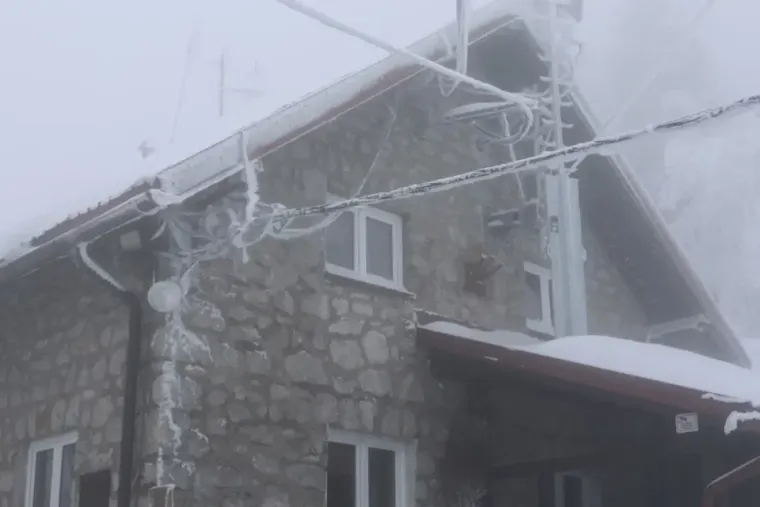 Pogledajte fotografije snježne idile iznad Ogulina. Sad samo sanjke na rame pa na Klek!