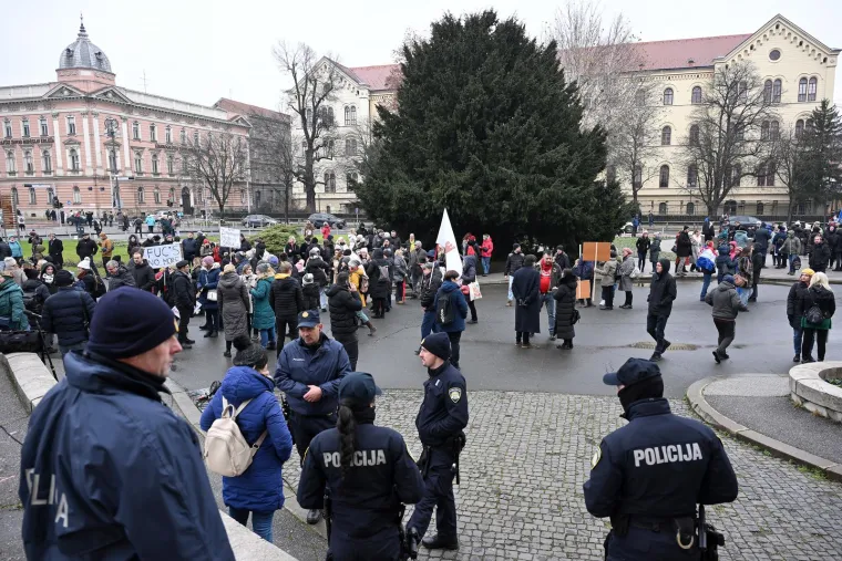 Veliki prosvjed prosvjetara u Zagrebu, na transparentima poruke: 'Ovo je tek početak'