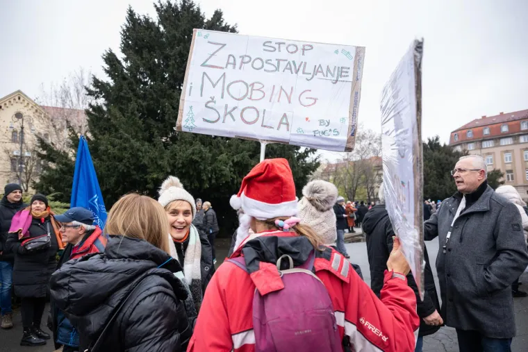 Veliki prosvjed prosvjetara u Zagrebu, na transparentima poruke: 'Ovo je tek početak'